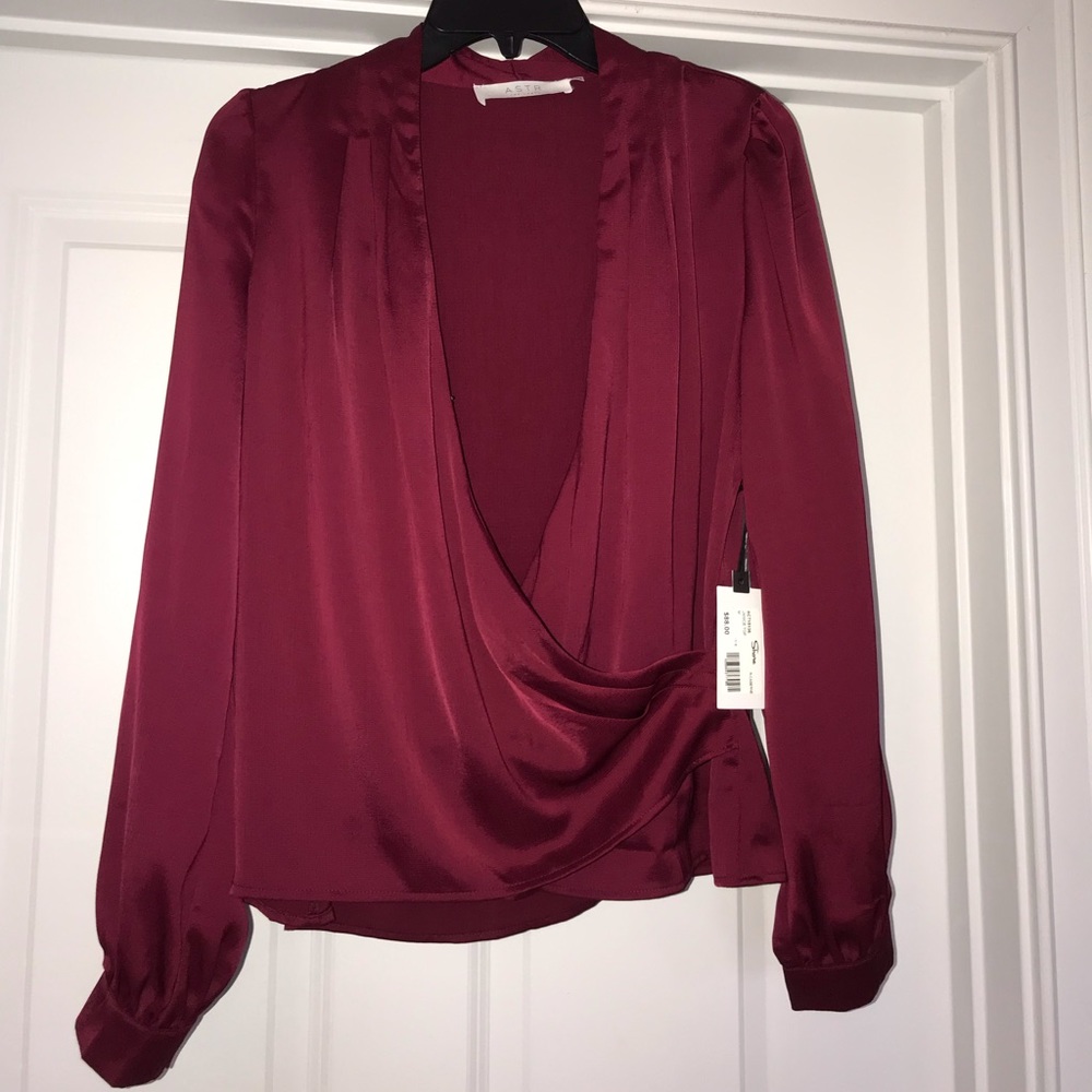 Beautiful top! Tags still on and never worn!